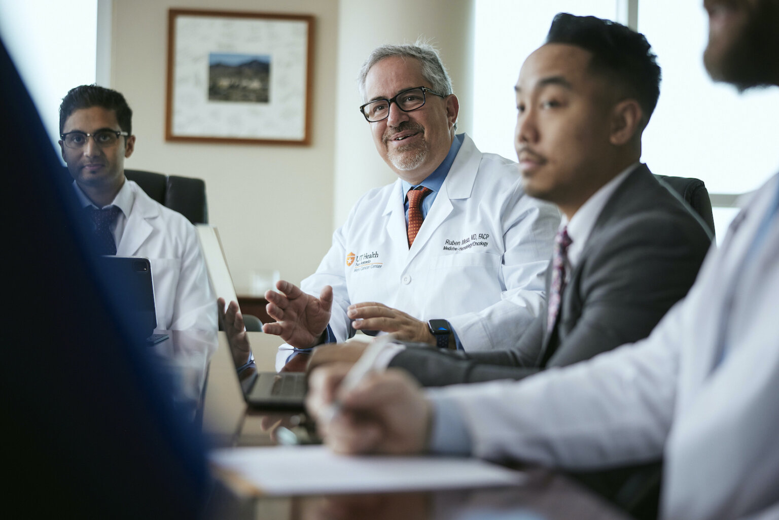 Doctors speaking with eachother in meeting