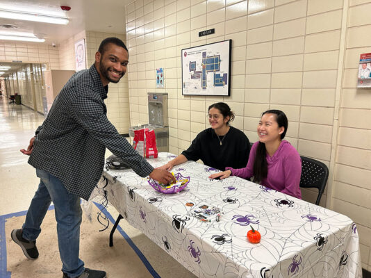 Veritas 2022 Trick or Treat Event - A Veritas Peer Advisor (VPA) helped give out candy and provided signatures/stickers to enter students into a raffle!