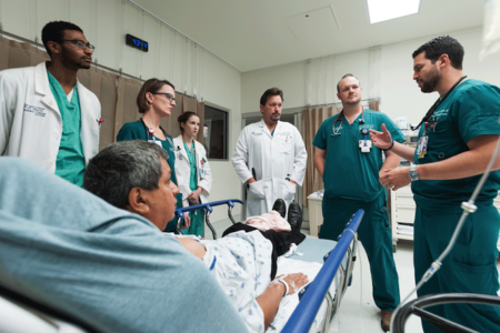 emergency medicine medical students with patient