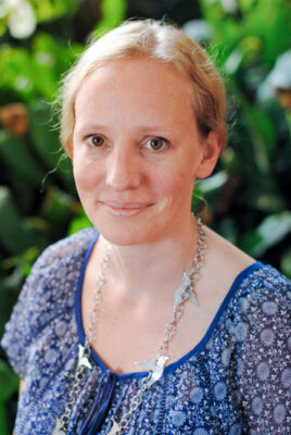 Headshot of Eloise Dray