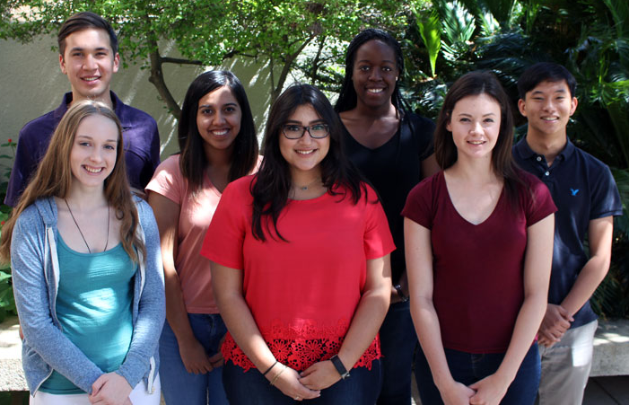 Undergraduate students taking a group picture